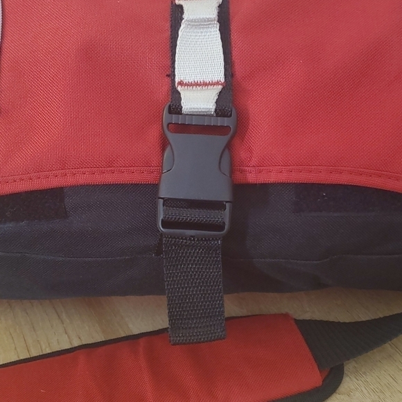 Athletic Works Messenger Bag with shoulder strap - Picture 9 of 13